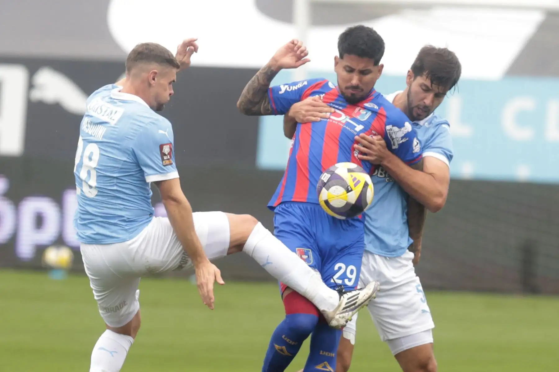 Sporting Cristal se despojó de su discreta actuación para reencontrarse con la contundencia y así golear 3-0 este domingo, en el estadio Alberto Gallardo, al Alianza Universidad de Huánuco para comenzar de gran manera el Torneo Clausura de la Liga 1 2025. Foto: ANDINA/Vidal Tarqui
