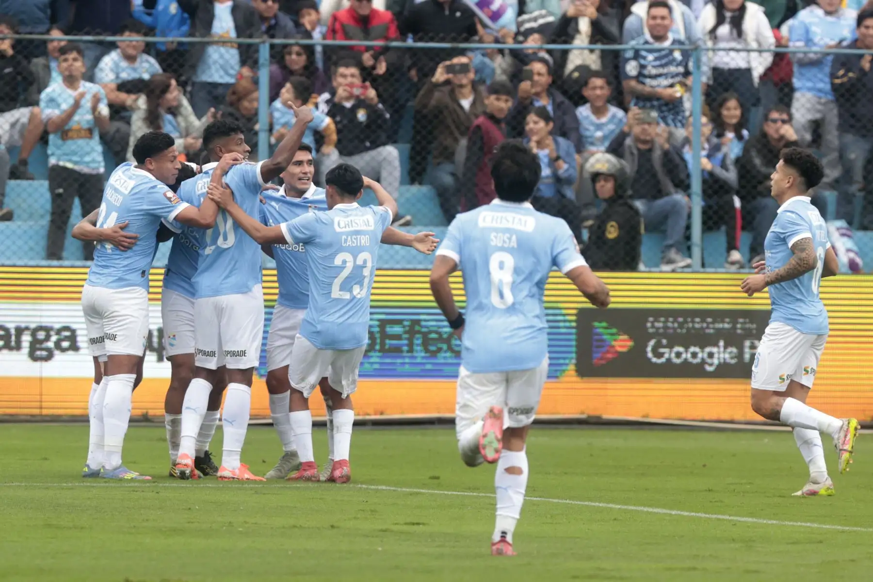 Sporting Cristal se despojó de su discreta actuación para reencontrarse con la contundencia y así golear 3-0 este domingo, en el estadio Alberto Gallardo, al Alianza Universidad de Huánuco para comenzar de gran manera el Torneo Clausura de la Liga 1 2025. Foto: ANDINA/Vidal Tarqui