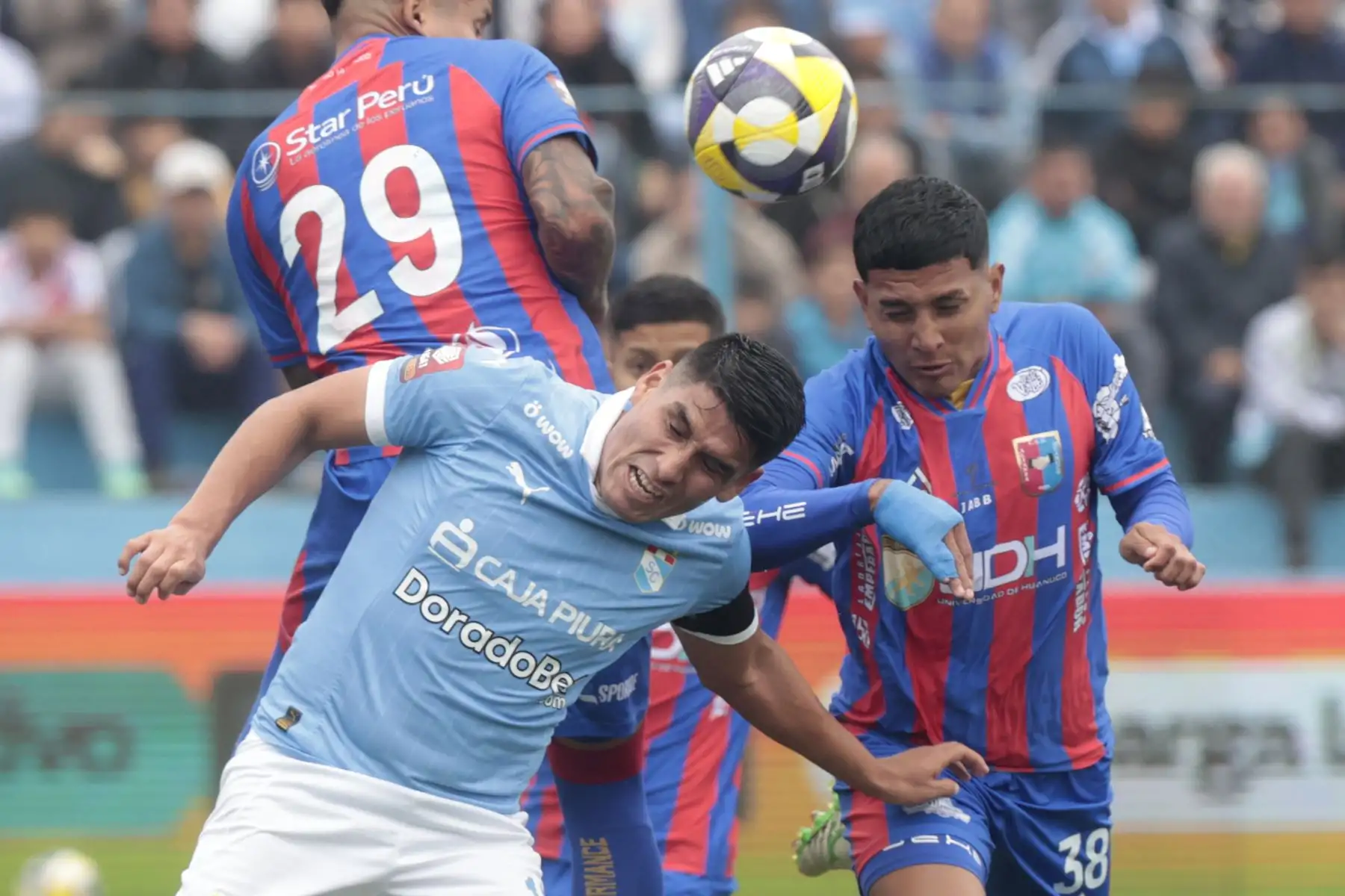 Sporting Cristal se despojó de su discreta actuación para reencontrarse con la contundencia y así golear 3-0 este domingo, en el estadio Alberto Gallardo, al Alianza Universidad de Huánuco para comenzar de gran manera el Torneo Clausura de la Liga 1 2025. Foto: ANDINA/Vidal Tarqui