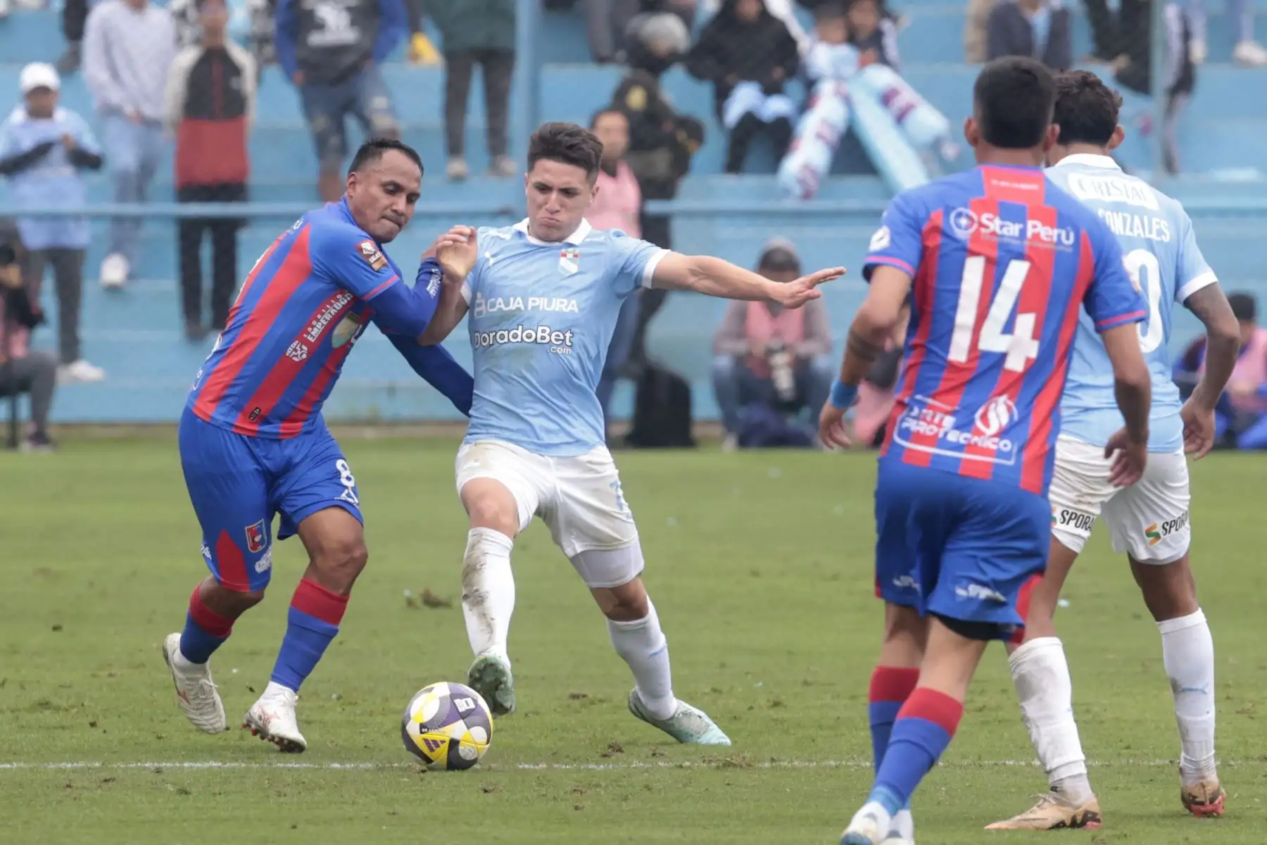 Sporting Cristal se despojó de su discreta actuación para reencontrarse con la contundencia y así golear 3-0 este domingo, en el estadio Alberto Gallardo, al Alianza Universidad de Huánuco para comenzar de gran manera el Torneo Clausura de la Liga 1 2025. Foto: ANDINA/Vidal Tarqui
