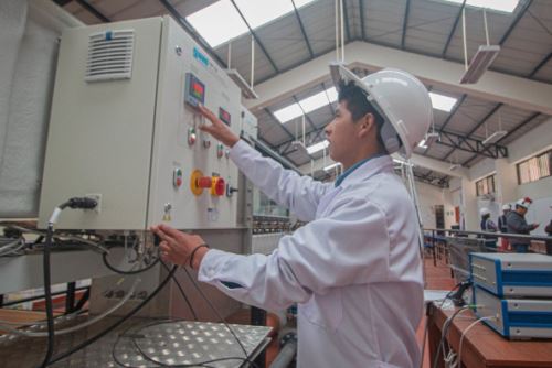 Pronabec, del Ministerio de Educación, cubrirá todos los gastos para 300 peruanos: 180 para profesional técnico, 90 para técnico y 30 para auxiliar técnico. Foto:  ANDINA/Difusión