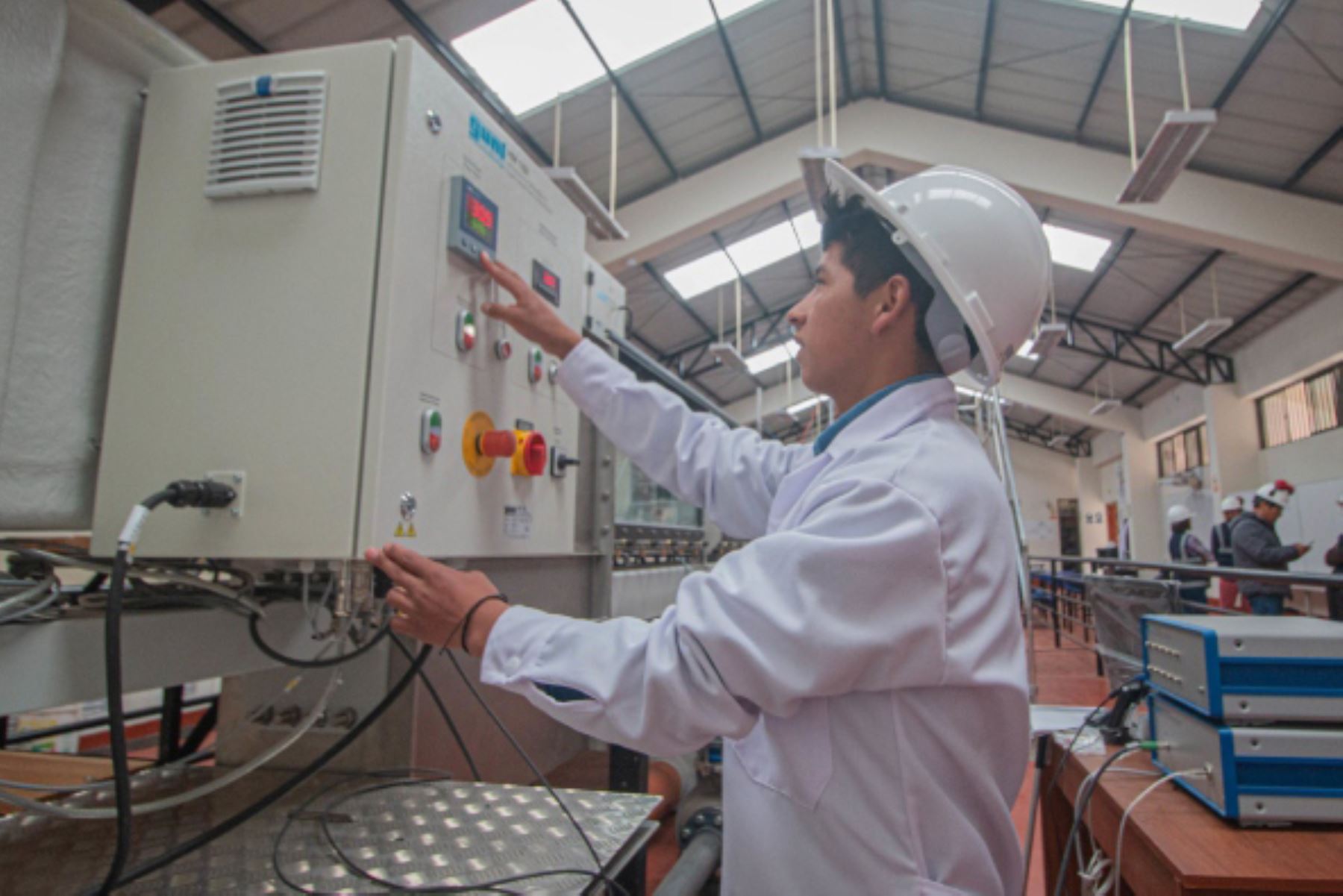 Pronabec, del Ministerio de Educación, cubrirá todos los gastos para 300 peruanos: 180 para profesional técnico, 90 para técnico y 30 para auxiliar técnico. Foto:  ANDINA/Difusión