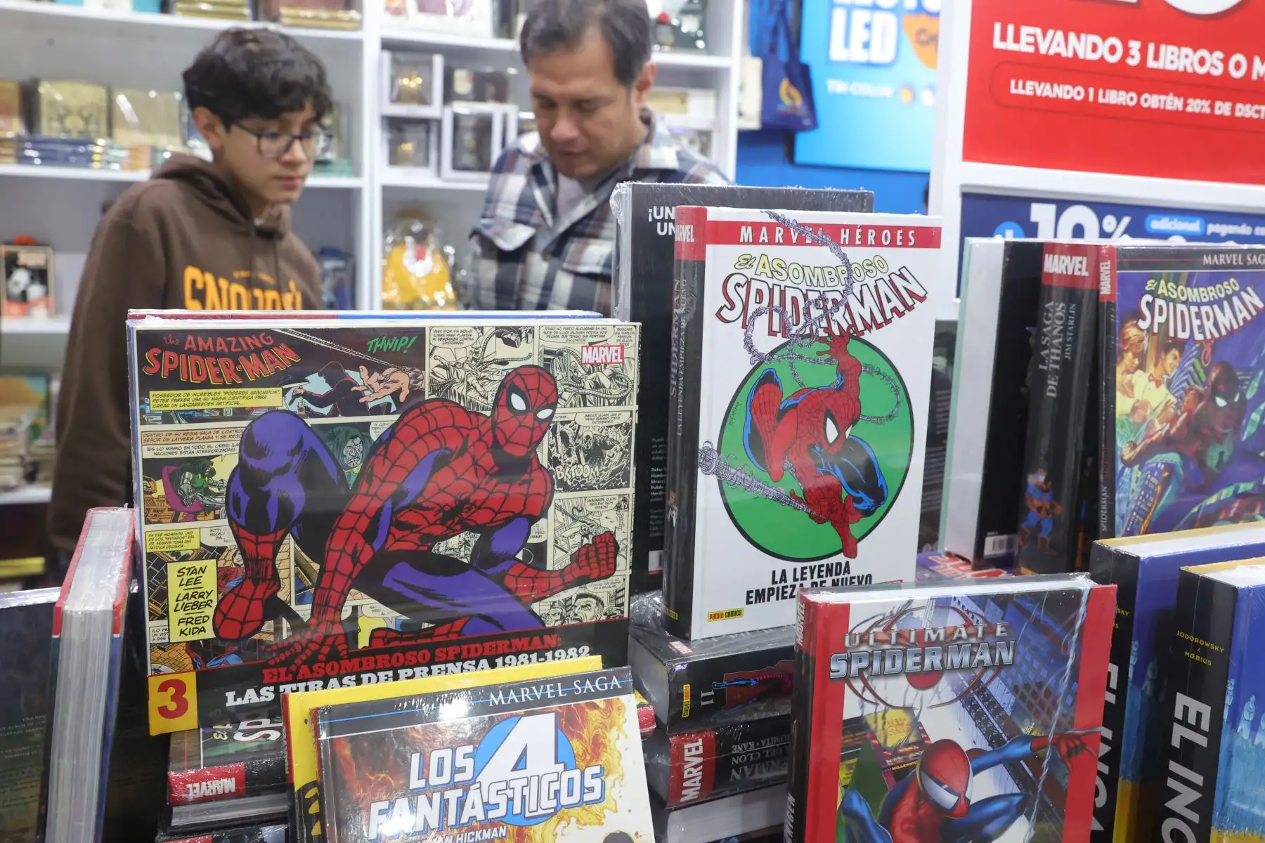 Gran demanda de comics y mangas en la Feria del Libro 2025. Foto: ANDINA/Melina Mejía