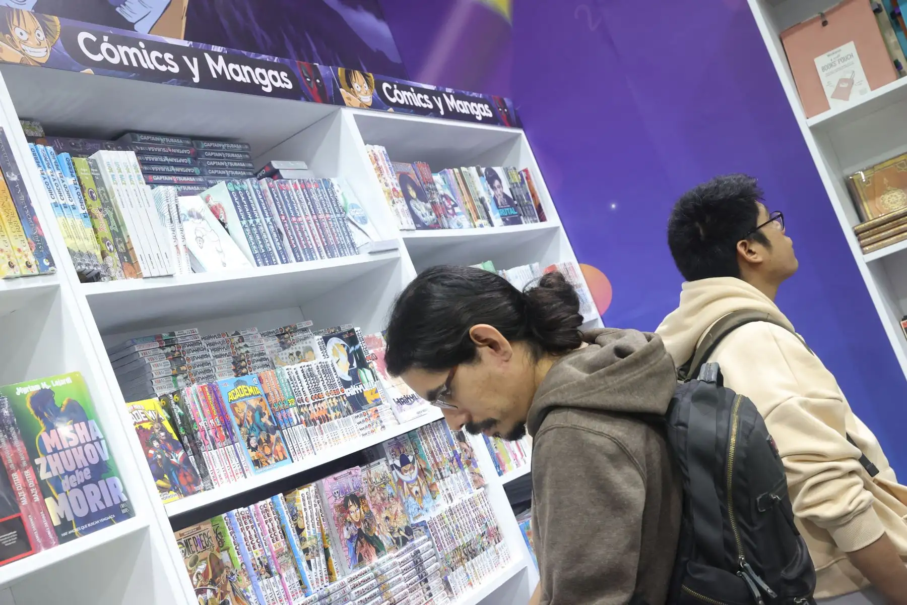 La distribuidora Hipatia Libros tiene una gran demanda de mangas en esta edición de la Feria del Libro. Foto: ANDINA/Melina Mejía