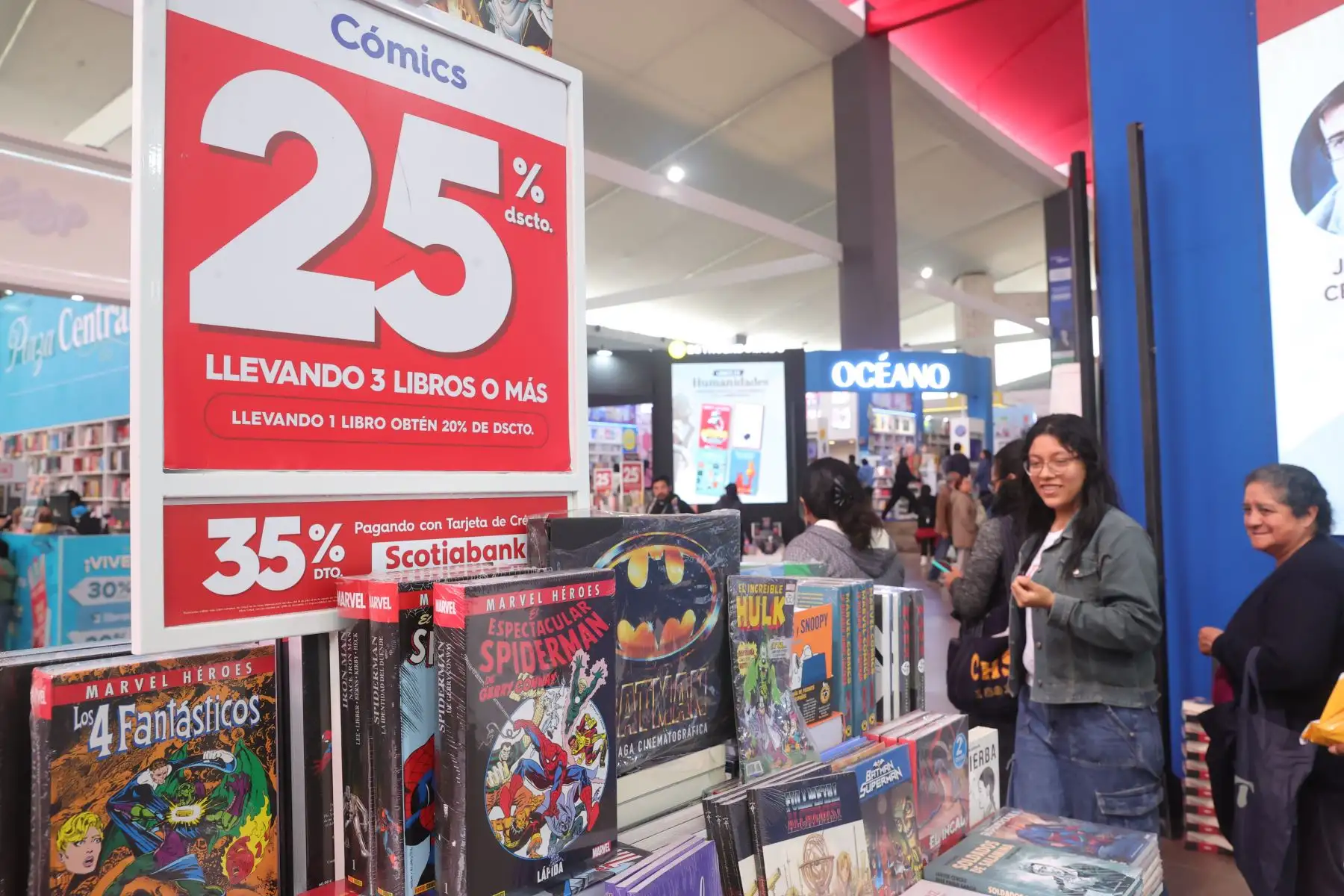 Librería Crisol ofrece buenas ofertas en la venta de comics y mangas. Foto: ANDINA/Melina Mejía