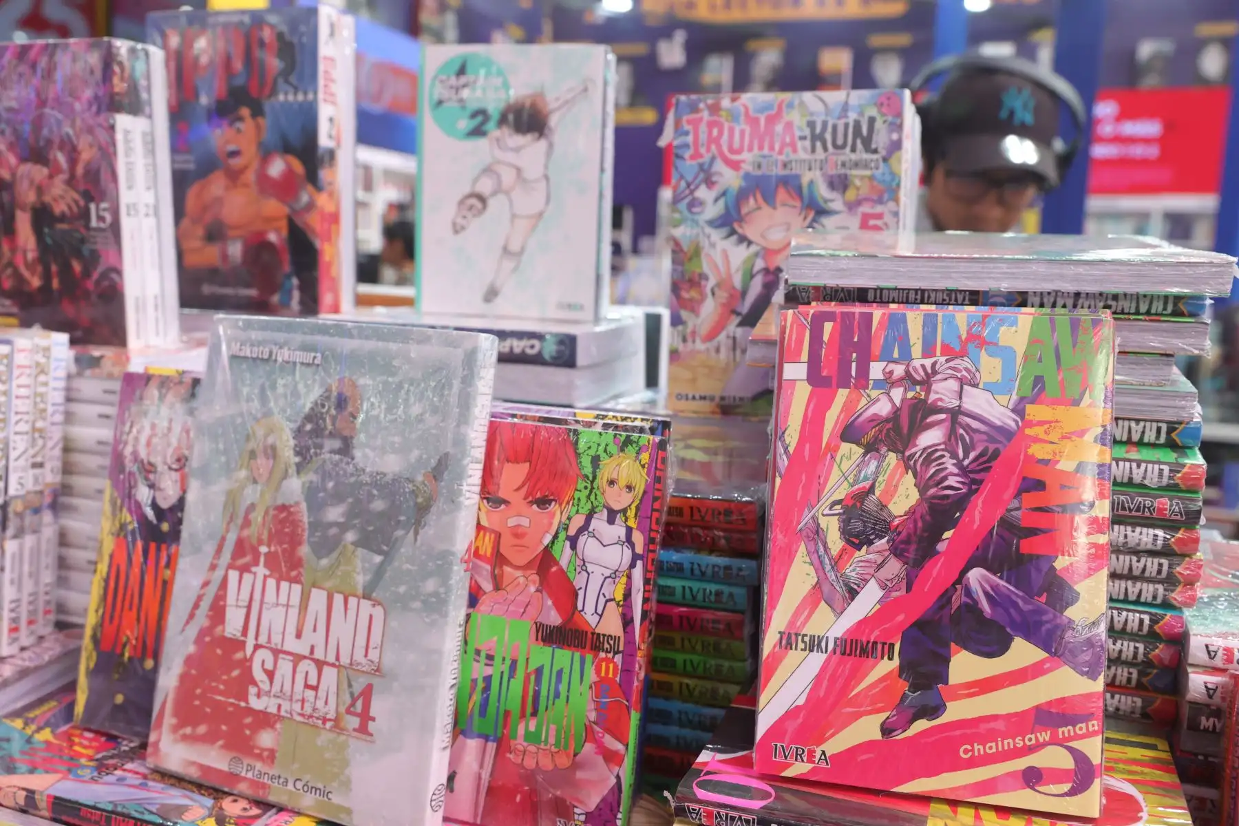 Gran demanda de comics y mangas en la Feria del Libro 2025. Foto: ANDINA/Melina Mejía