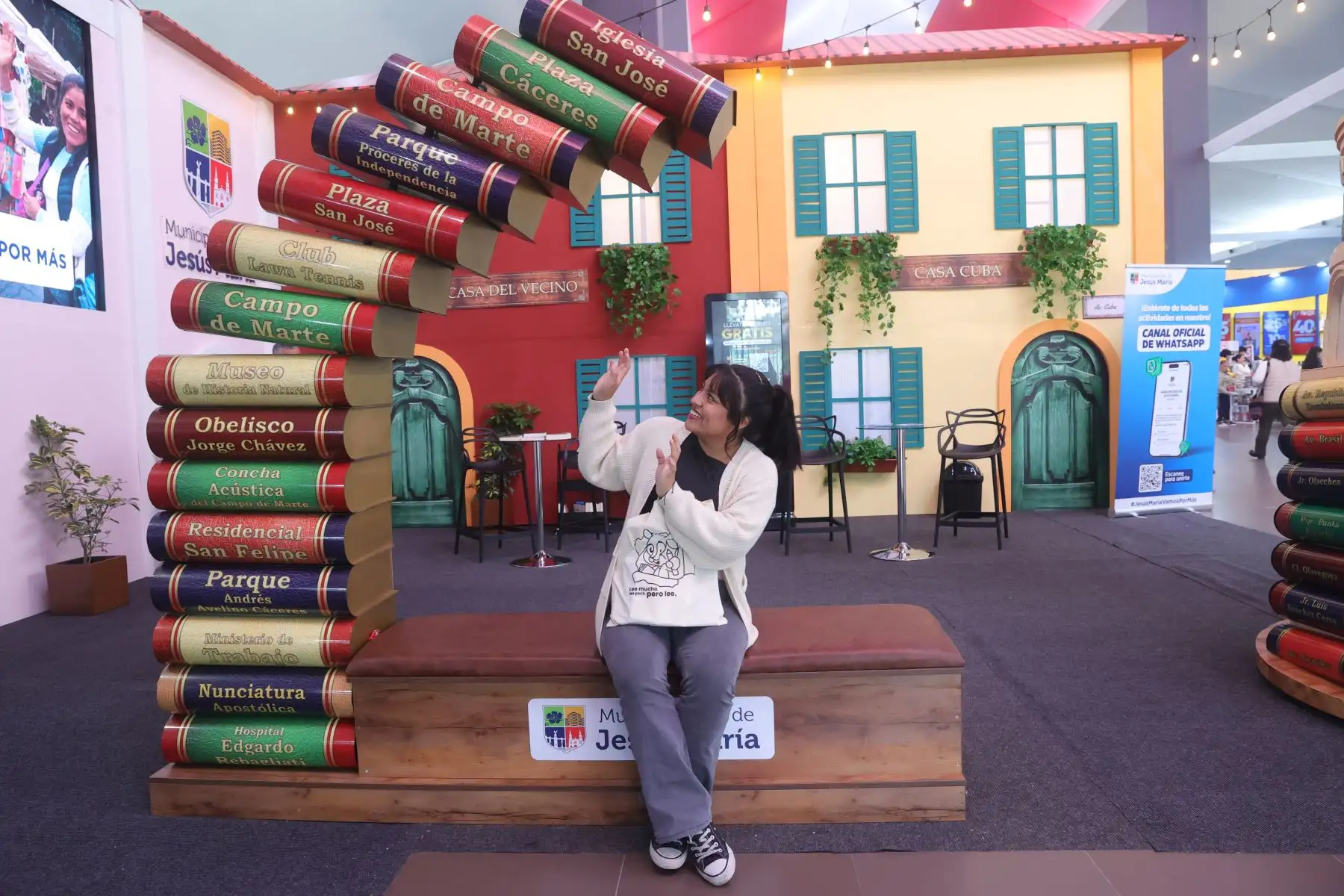 Este año la Feria del Libro presenta a sus visitantes una experiencia instagrameable, donde los asistentes podrán fotografiarse en singulares ambientes.  Foto: ANDINA/Melina Mejía