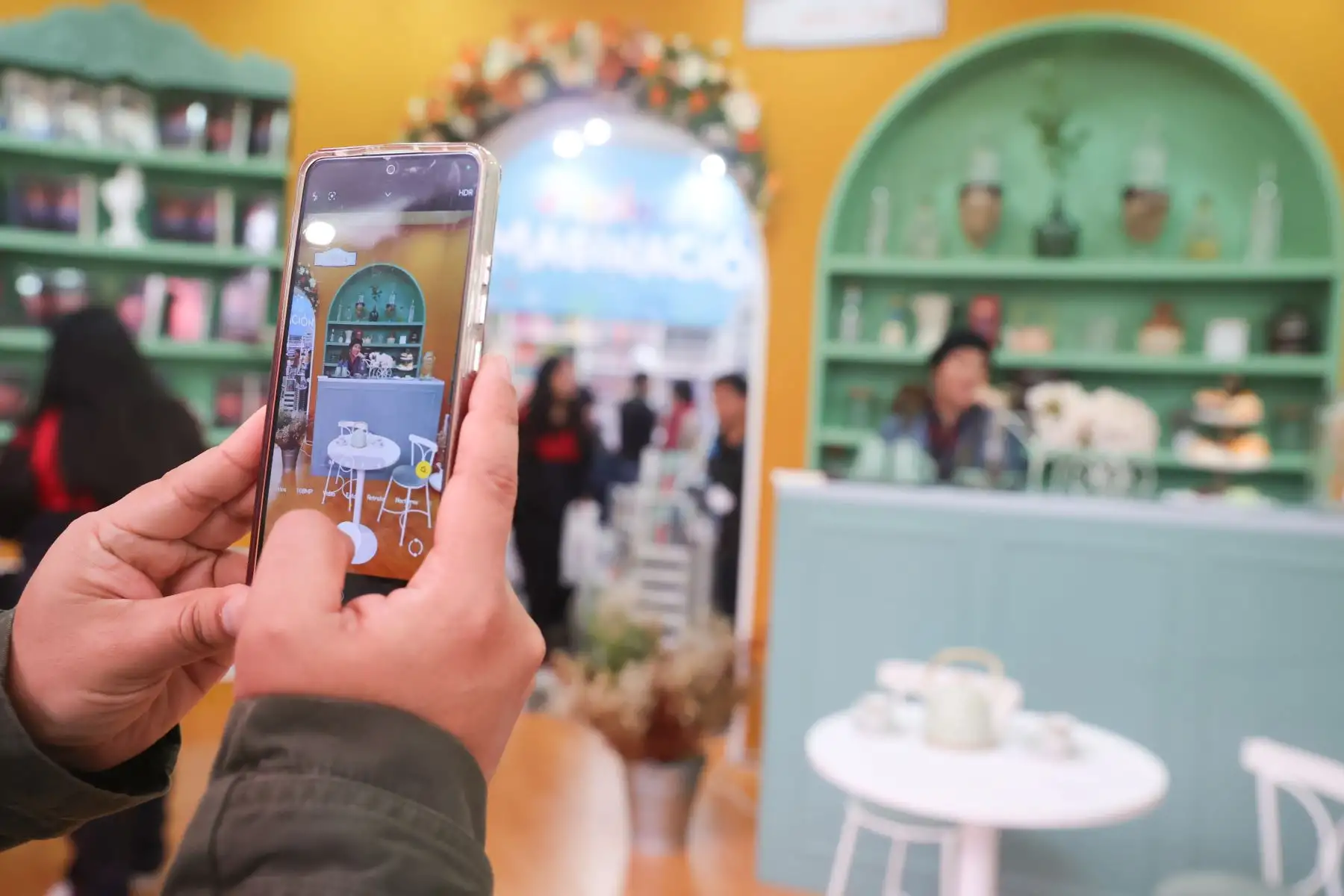 Este año la Feria del Libro presenta a sus visitantes una experiencia instagrameable, donde los asistentes podrán fotografiarse en singulares ambientes.  Foto: ANDINA/Melina Mejía