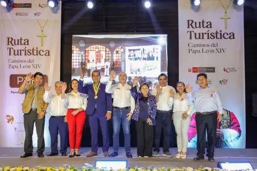 MInistro de Vivienda, Construcción y Saneamiento, Durich Whittembury, participó desde Chulucanas, región Piura, del lanzamiento de la ruta turística "Los caminos del Papa León XIV". Foto: Cortesía.