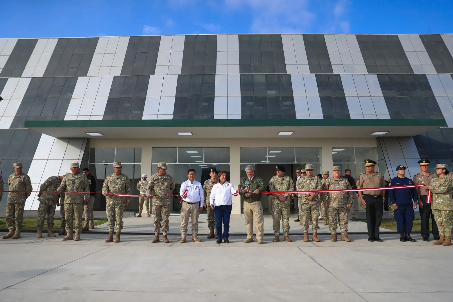 Presidenta Dina Boluarte inspeccionó el avance del complejo militar Sipán, una obra estratégica que reforzará la capacidad operativa del Ejército en el norte del país. Foto: ANDINA/ Prensa Presidencia