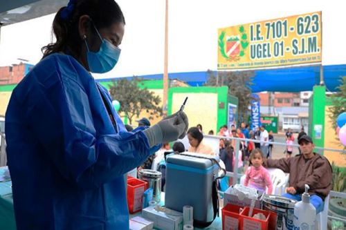 Minsa fortalece la salud de los estudiantes con feria de servicios Salud Escolar 2025