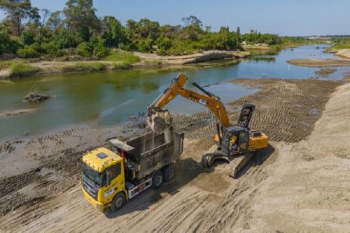 La ANA mantendrá maquinaria pesada en Tumbes con el objetivo de programar nuevas acciones de limpieza, descolmatación y conformación de defensas ribereñas.