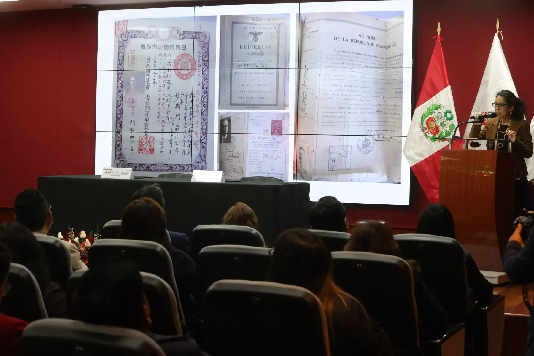 Declaran Patrimonio Cultural de la Nación 15 libros históricos con 1300 expedientes de nacionalización. Foto: ANDINA/Melina Mejía