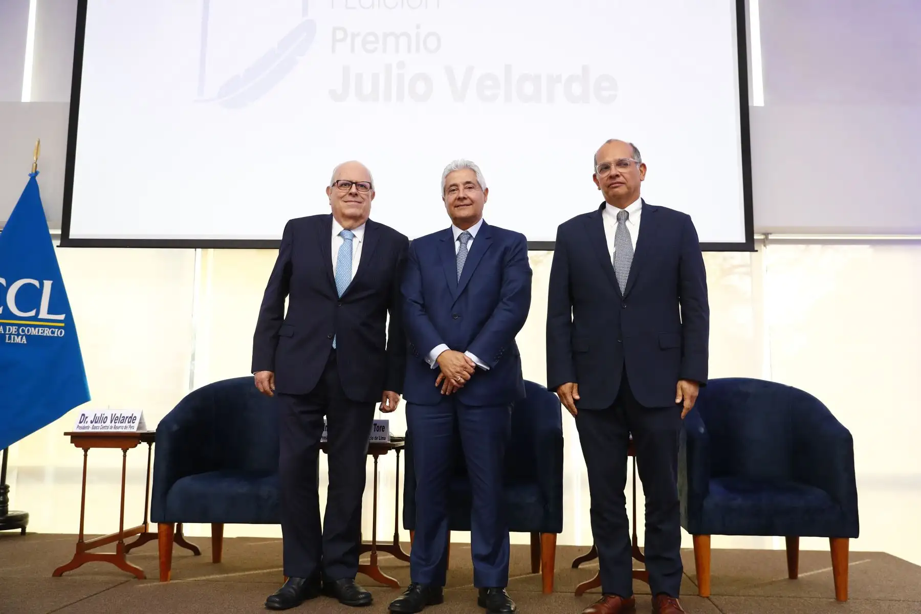 La Cámara de Comercio de Lima presentó el Premio Julio Velarde, un concurso para rendir homenaje al presidente del Banco Central de Reserva del Perú por su contribución al desarrollo económico del país. Esta competencia tiene por finalidad impulsar la investigación académica, la reflexión y el análisis económico del Perú. Foto: ANDINA/Daniel Bracamonte