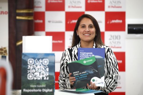 Yuliana Castro, gerenta de Asuntos Corporativos y Comunicaciones de Profonampe, destacó el hub del conocimiento de Profonampe, una plataforma de colaboración que genera conocimiento para el sistema de gestión ambiental. Foto: ANDINA/Eddy Ramos