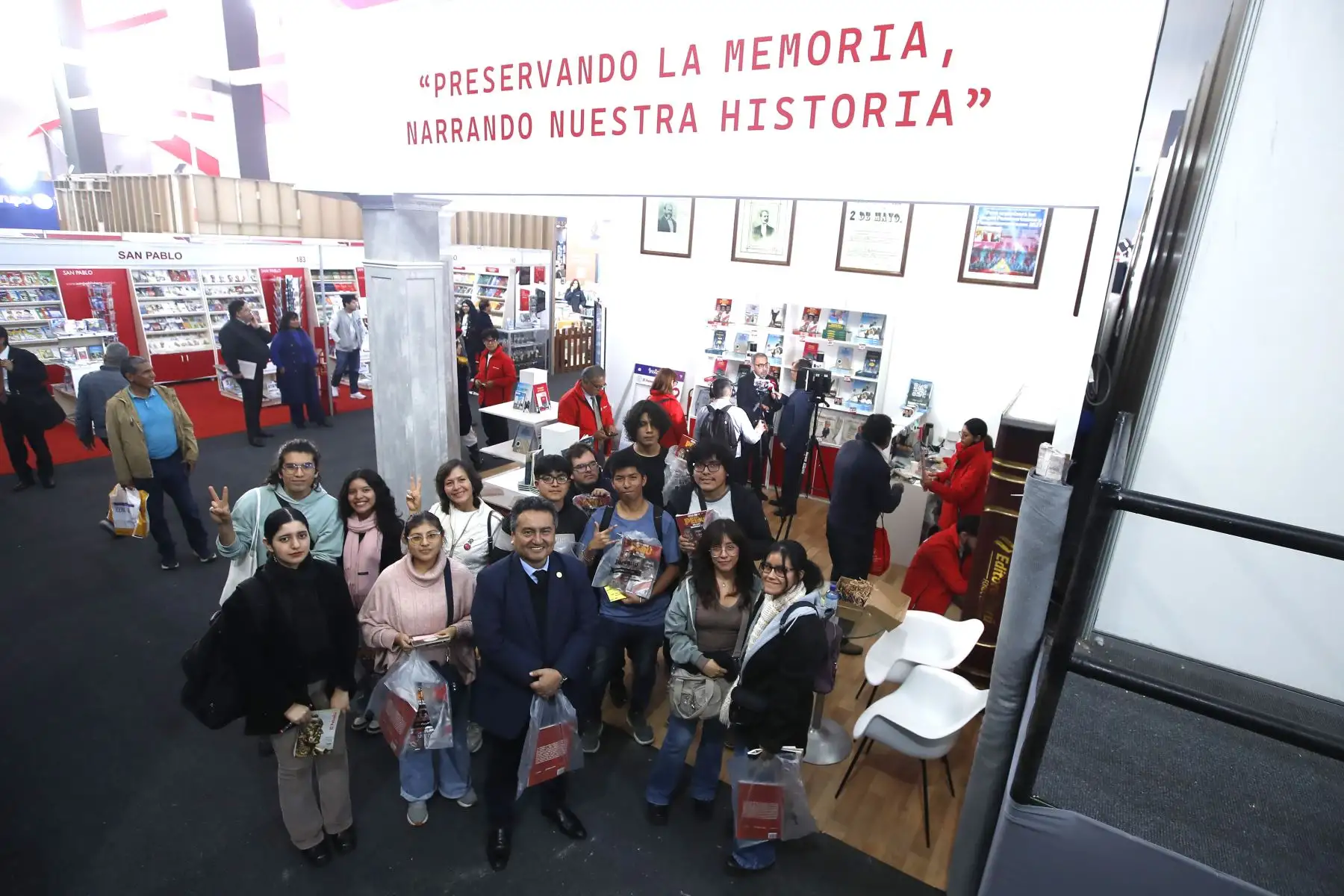 Ciudadanos visitan el stand 184 de Editora Perú que participa en la 29ª Feria Internacional del Libro de Lima 2025. Lectores buscan diversos títulos y participan de conversatorios realizados en el marco de los 200 años de El Peruano.
Foto: ANDINA/ Eddy Ramos