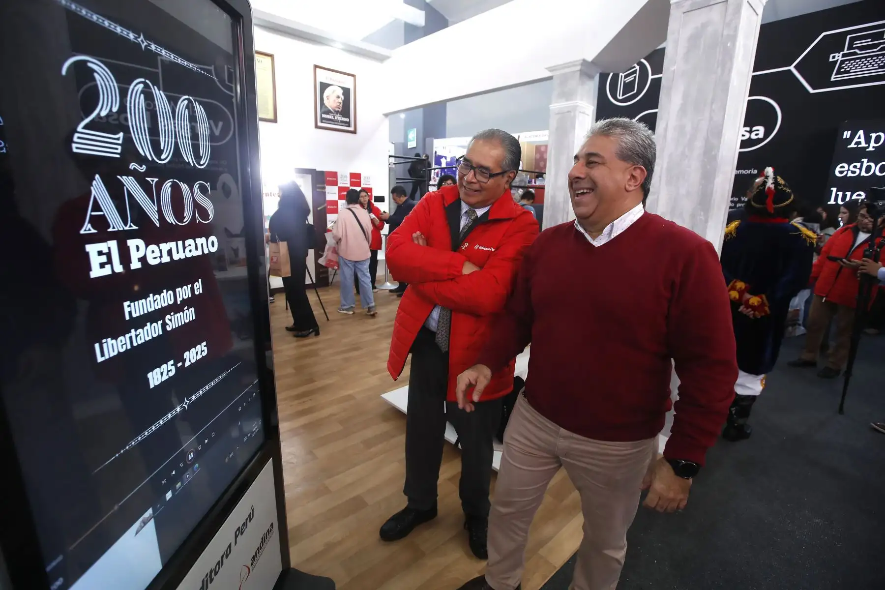 Ciudadanos visitan el stand 184 de Editora Perú que participa en la 29ª Feria Internacional del Libro de Lima 2025. Lectores buscan diversos títulos y participan de conversatorios realizados en el marco de los 200 años de El Peruano.
Foto: ANDINA/ Eddy Ramos