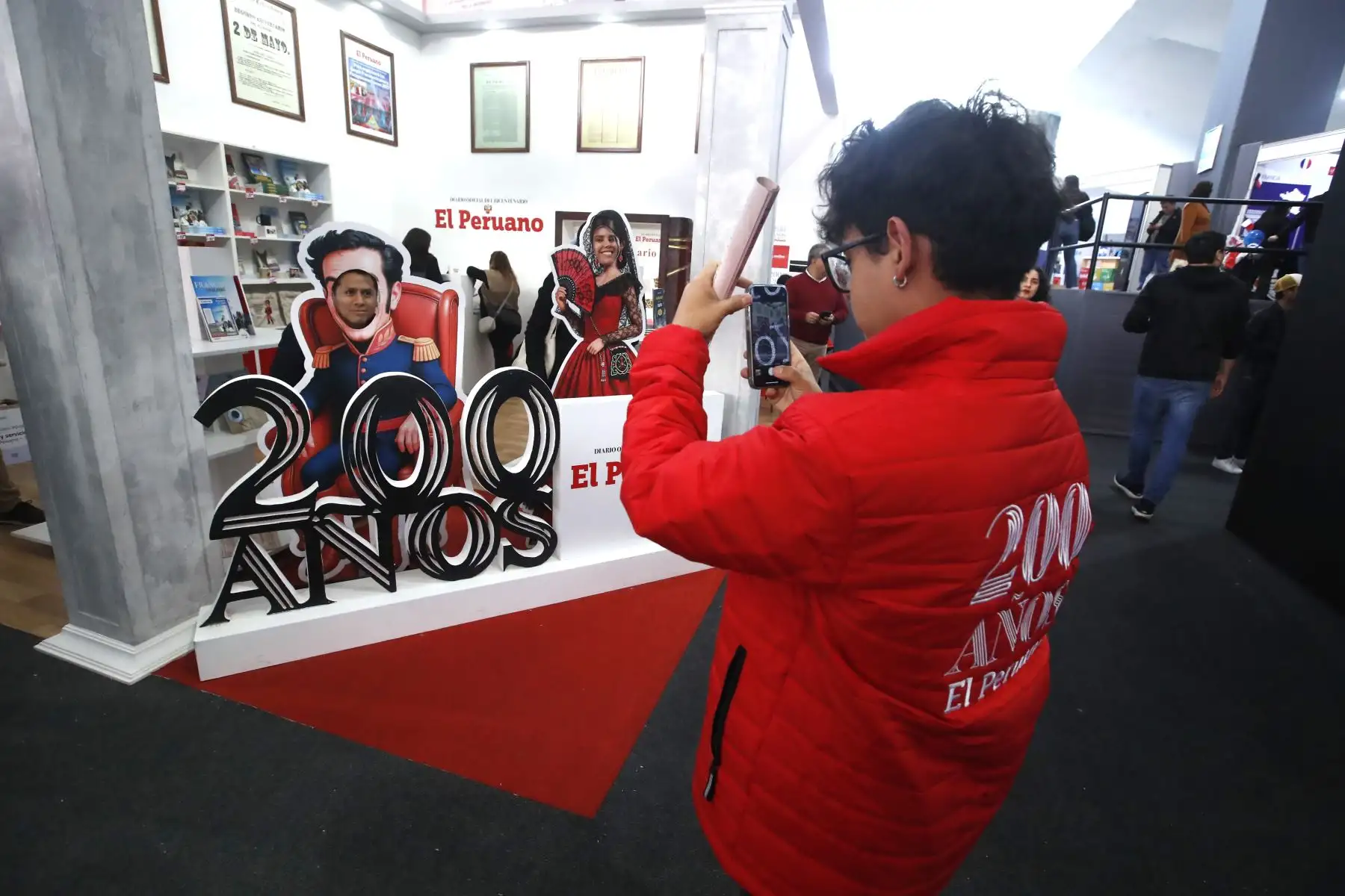 Ciudadanos visitan el stand 184 de Editora Perú que participa en la 29ª Feria Internacional del Libro de Lima 2025. Lectores buscan diversos títulos y participan de conversatorios realizados en el marco de los 200 años de El Peruano.
Foto: ANDINA/ Eddy Ramos