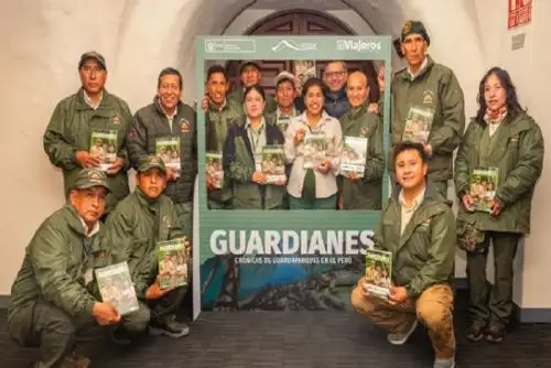 Guardaparques del país ya tienen su libro Guardianes que recoge testimonio de su labor
