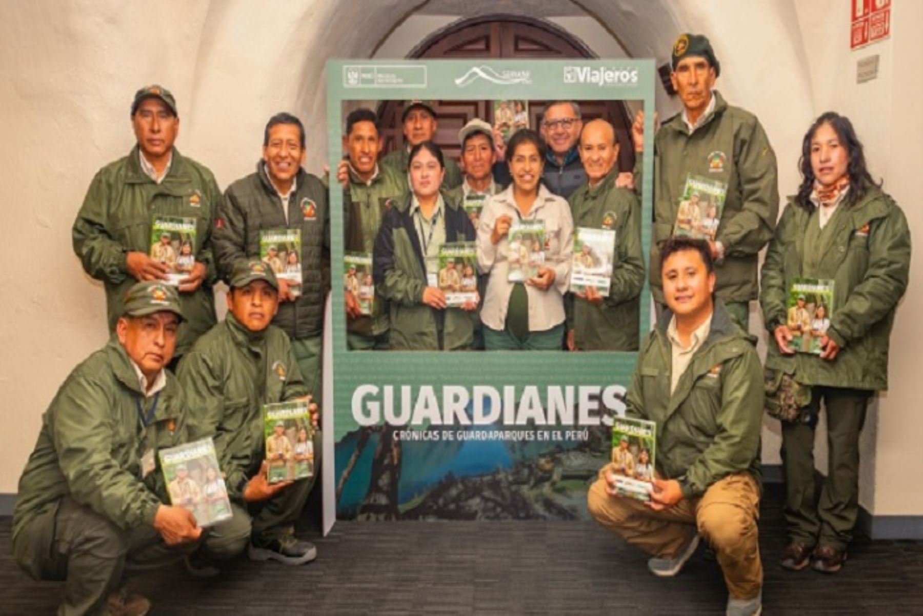 Guardaparques del país ya tienen su libro Guardianes que recoge testimonio de su labor