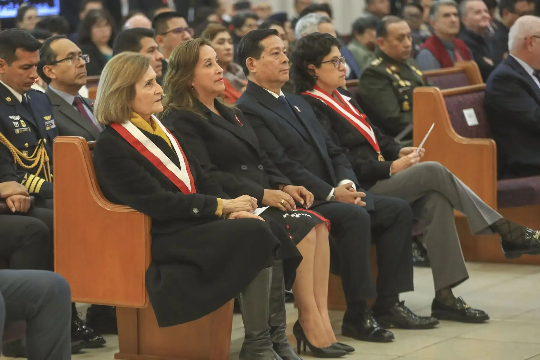 Desde el Centro de Conferencias Limatambo, la presidenta Dina Boluarte participó en la ceremonia “Oramos por el Perú”, junto a líderes de distintas confesiones de fe, en el marco del 204.° aniversario patrio. Un llamado a la paz, la justicia y la unidad. Foto: ANDINA/Prensa Presidencia