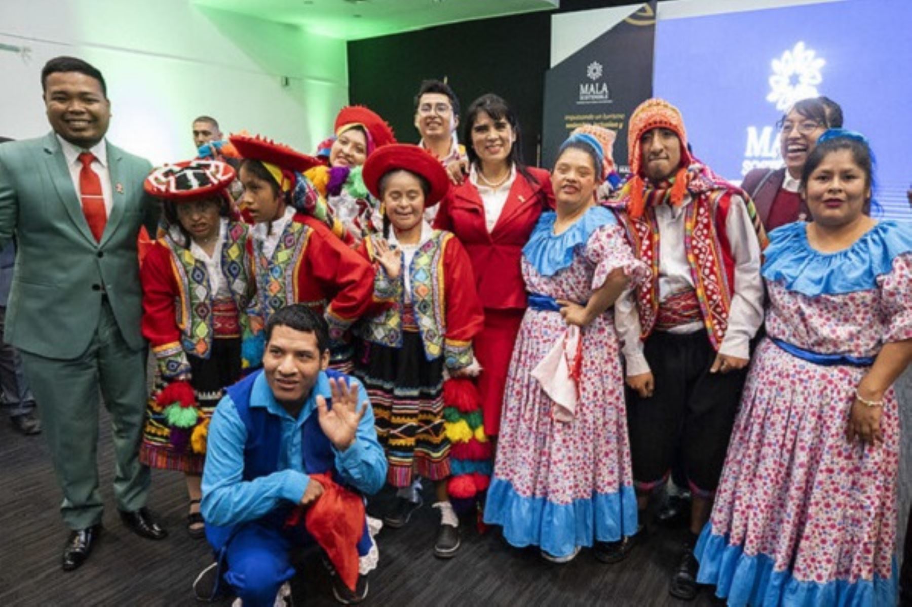 MInistra de Comercio Exterior y Turismo, Desilú León, participó en la ceremonia de presentación del Plan de Desarrollo Turístico Local (PDTL) del distrito de Mala. Foto: Cortesía.