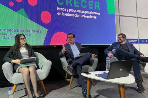 Acto de presentación del libro ‘Espacio para crecer’ en la FIL Lima 2025. Foto: ANDINA/Difusión.