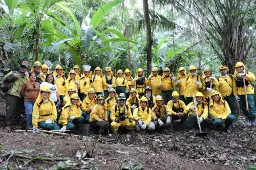 Bomberos integrantes de la primera promoción de combatientes forestales de Madre de Dios. Foto: WWF/Cortesía.