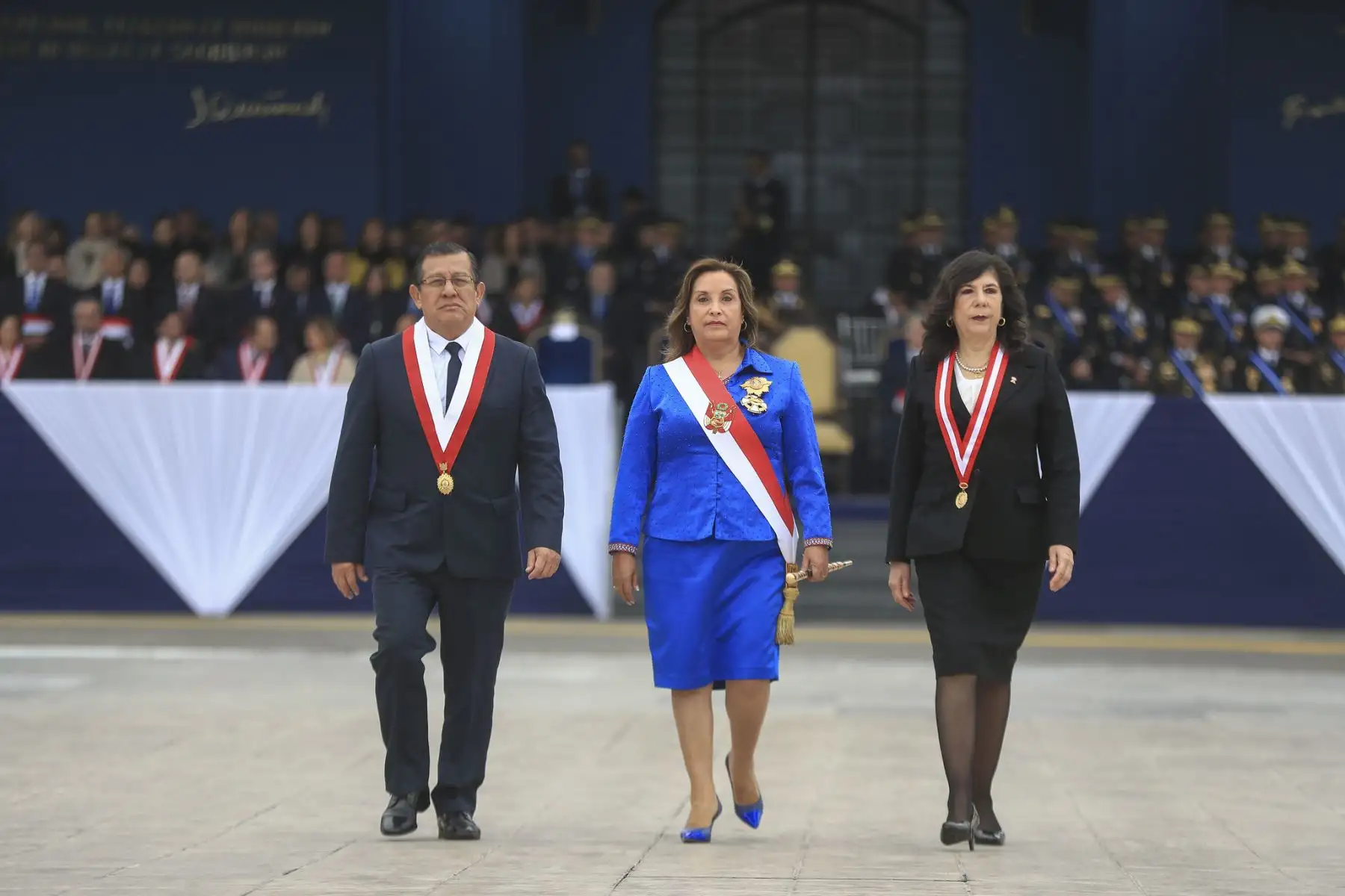 La presidenta de la república, Dina Ercilia Boluarte Zegarra, participó en la ceremonia por el 84.º aniversario de la inmolación del Capitán FAP José Abelardo Quiñones y Día de la Fuerza Aérea del Perú, rindiendo homenaje al héroe nacional y destacando el compromiso de la institución con el país. Foto: ANDINA/Prensa Presidencia