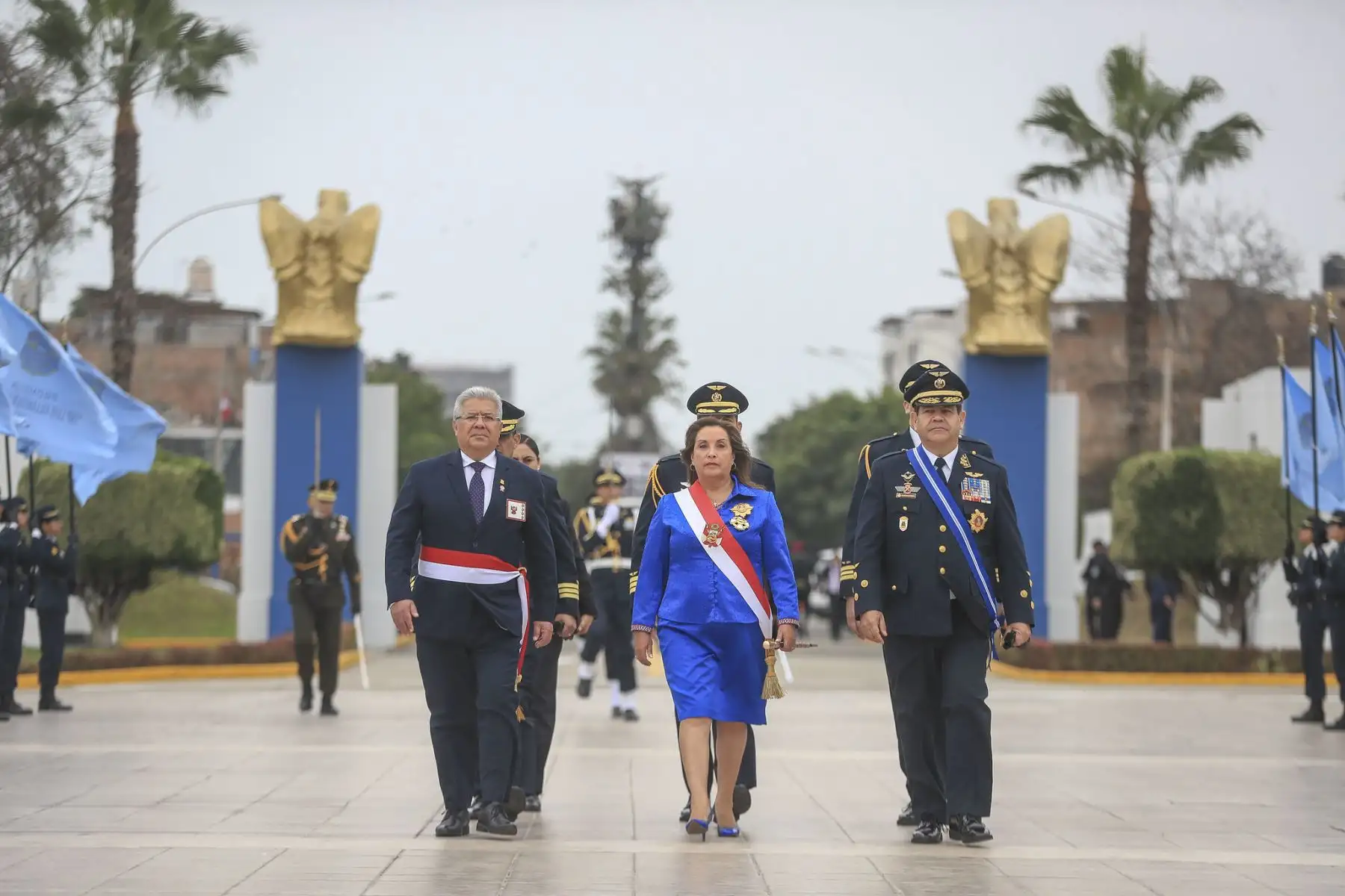 La presidenta de la república, Dina Ercilia Boluarte Zegarra, participó en la ceremonia por el 84.º aniversario de la inmolación del Capitán FAP José Abelardo Quiñones y Día de la Fuerza Aérea del Perú, rindiendo homenaje al héroe nacional y destacando el compromiso de la institución con el país. Foto: ANDINA/Prensa Presidencia