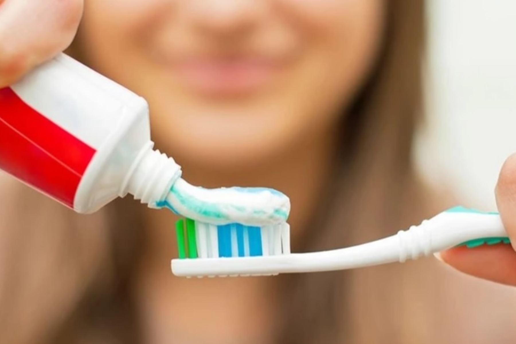 Digemid alerta de efectos no deseados por uso de 14 cremas dentales con fluoruro de estaño. Foto: ANDINA/Internet.