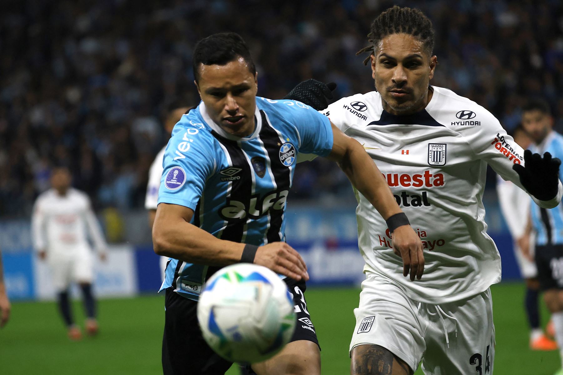 Gremio y Alianza Lima chocan en Porto Alegre. Foto: AFP