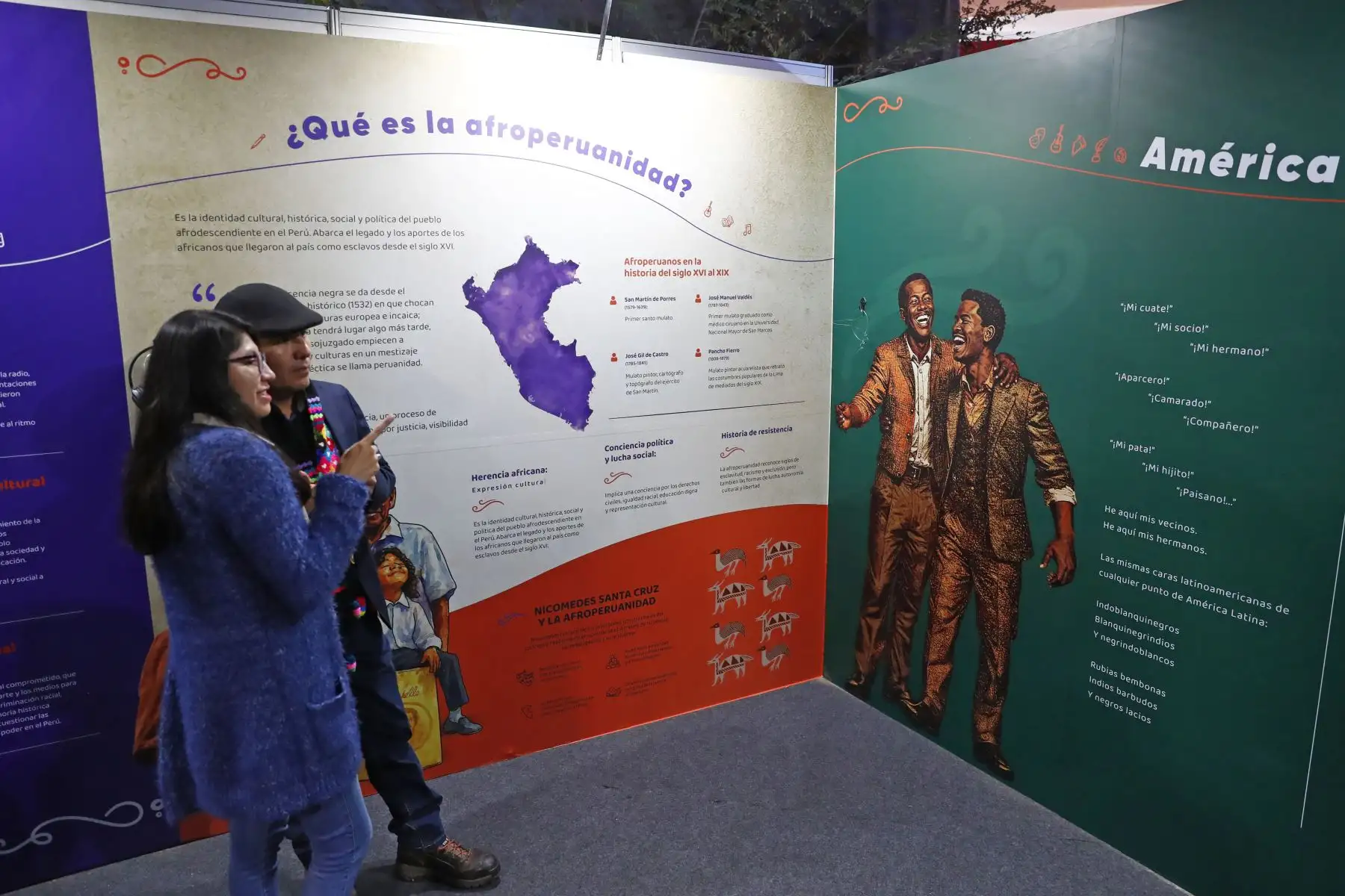 En la 29 Feria Internacional del Libro FIL Lima 2025 el público asistente visita la muestra expositiva que conmemora el centenario del nacimiento del maestro Nicomedes Santa Cruz, connotado intelectual, poeta decimista y folclorista, indiscutible difusor de la cultura afroperuana, a través de la cual los visitantes conocen un poco más de su vida y obra. Foto: ANDINA/Daniel Bracamonte