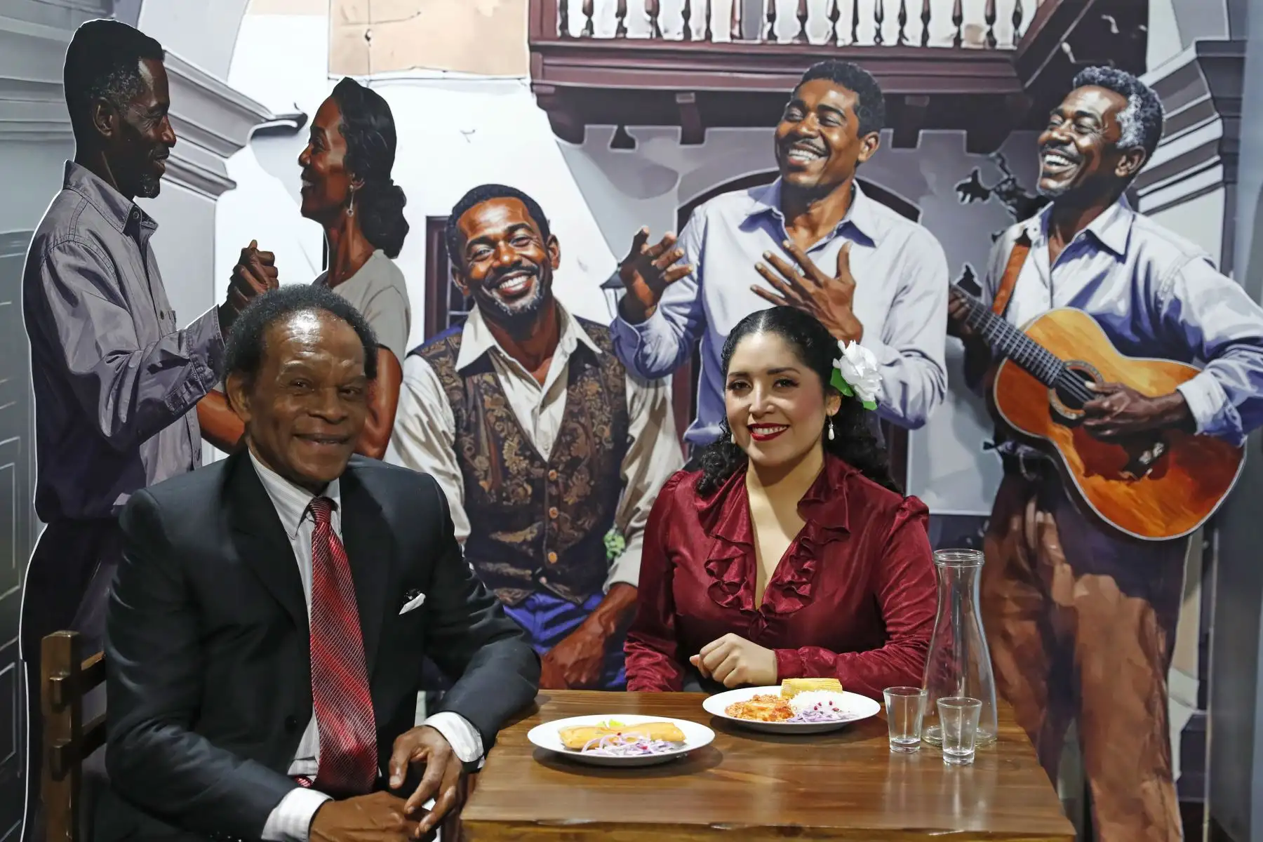 “El siglo del maestro: Legado de Nicomedes Santa Cruz 1925 - 2025” es la muestra expositiva organizada por el Ministerio de Cultura en la Feria Internacional del Libro FIL Lima 2025, en donde el público asistente encontrará paneles infográficos, audios con las décimas de Nicomedes Santa Cruz y videos sobre su vida y trayectoria, así como recreaciones de lugares que él solía visitar frecuentemente, permitiéndole a los visitantes una experiencia interactiva, vivencial y recreativa. Foto: ANDINA/Daniel Bracamonte