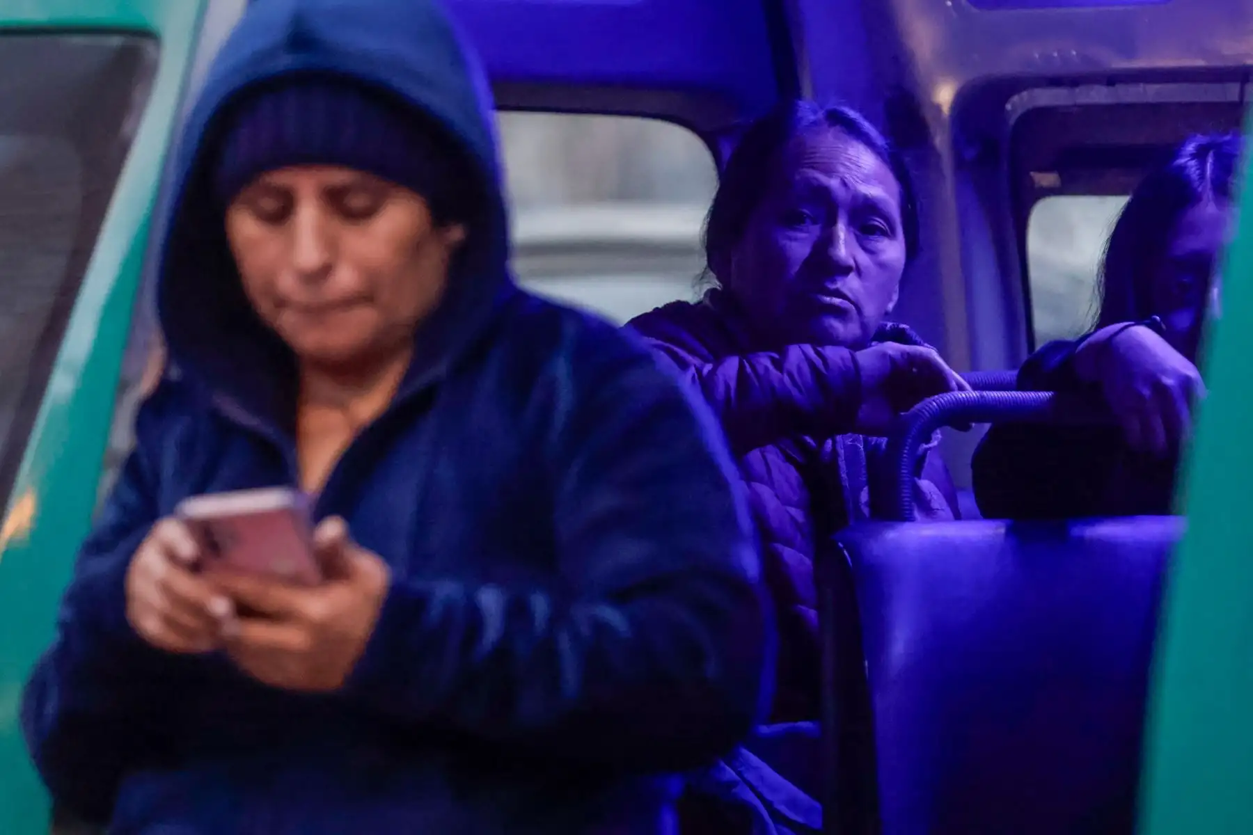 Transporte público se desarrolla con normalidad en medio del paro convocado por un grupo transportistas, mientras que la presencia policial garantiza la seguridad y el orden en diversos puntos de Lima. Desde tempranas horas, efectivos de la Policía Nacional resguardan a los ciudadanos, asegurando la libre circulación. Foto: ANDINA/Luis Iparraguirre