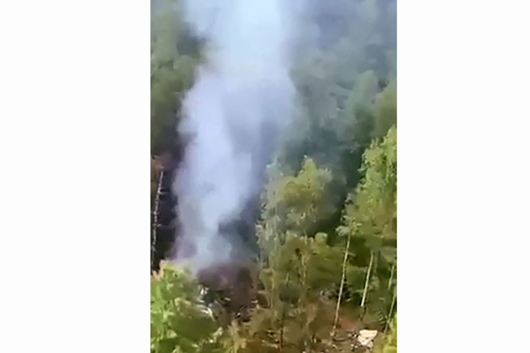 Lugar del accidente del avión de pasajeros Antonov AN-24, a las afueras de la ciudad de Tynda, en la región de Amur, en el extremo oriental de Rusia. Los rescatistas no encontraron supervivientes. Foto: AFP