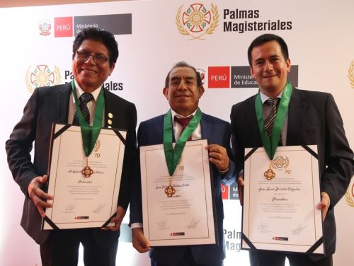 Destinan bonificación económica a docentes condecorados con las Palmas Magisteriales