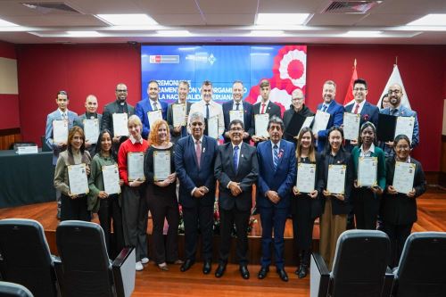 Ciudadanos provenientes de los cinco continentes se nacionalizaron en emotivas ceremonias donde se destacó el amor y el respeto por la patria. Foto: ANDINA/Difusión