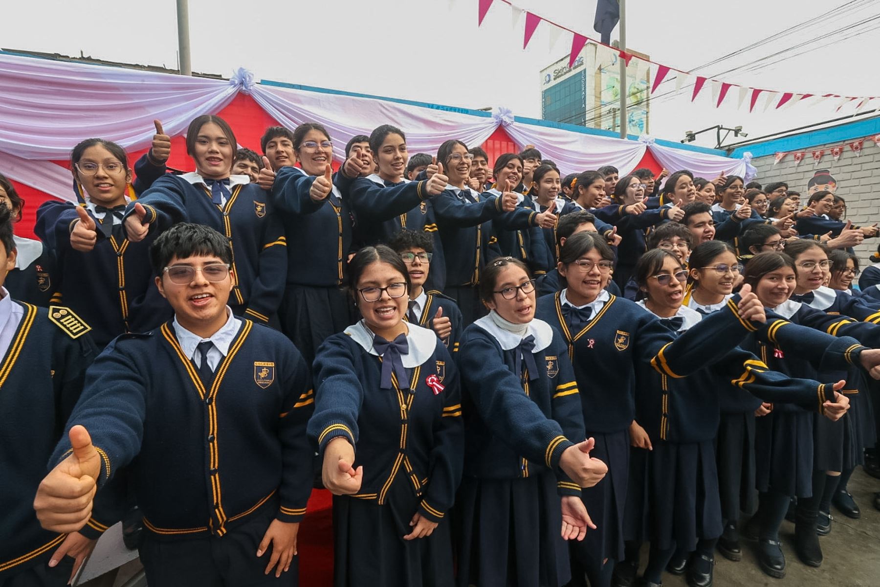 Casi un centenar de estudiantes del colegio Juan Pablo Peregrino ingresó a la Universidad del Callao. Foto: ANDINA/Juan Carlos Guzmán