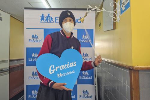 La aplicación de un tratamiento especializado contra el cáncer en el Hospital Adolfo Guevara de EsSalud permitió a un adolescente superar esta enfermedad. ANDINA/Difusión