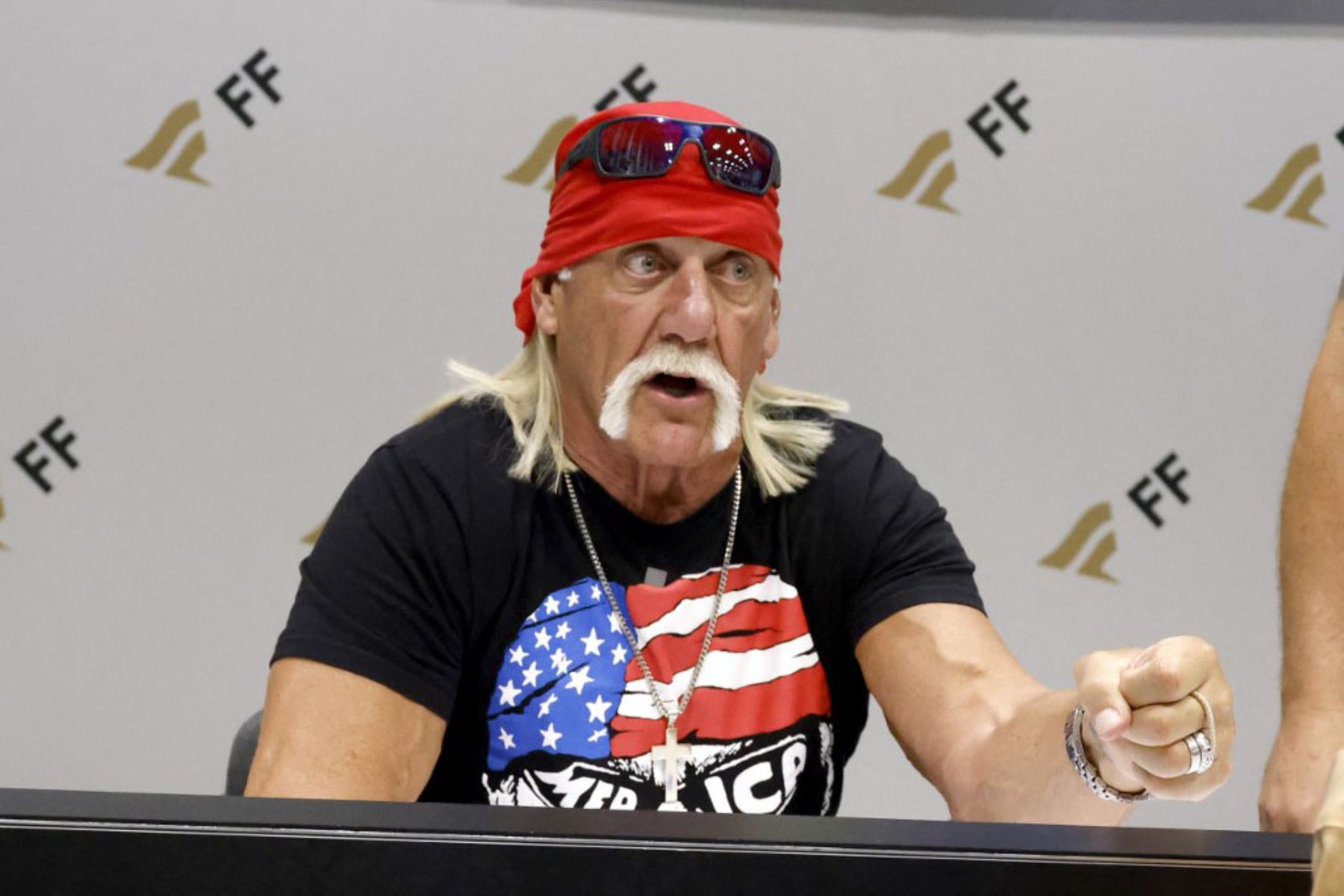 Hulk Hogan, el icónico rostro de la lucha libre profesional de la década de 1980, quien convirtió su destreza en el ring en una carrera como actor, murió a los 71 años. Foto: AFP