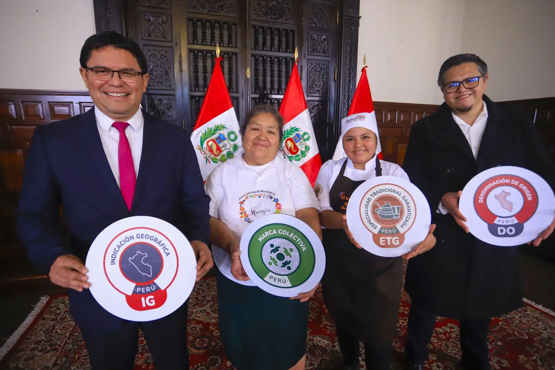 INDECOPI ha creado cuatro  símbolos o sellos oficiales para
identificar y promocionar productos o preparaciones alimenticias
que cuentan con denominación de origen, indicación geográfica,
marca colectiva o especialidad tradicional garantizada. Foto: ANDINA/Prensa Presidencia