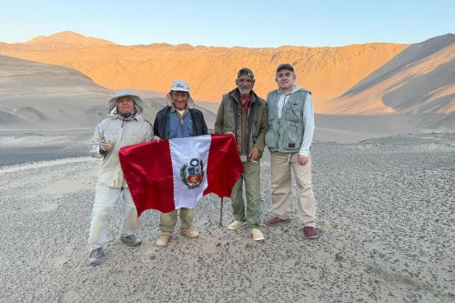 El paleontólogo Mario Urbina, el cazador de tesoros del desierto, guarda como “un secreto de Estado” los detalles del nuevo descubrimiento. Foto: Cortesía Mario Urbina