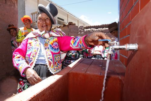 Ministerio de Vivienda culminó 180 obras de agua y saneamiento en zonas rurales.