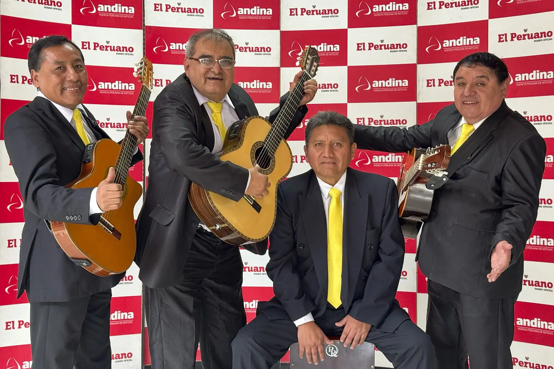 Con guitarras, voces y peruanidad, Andina Canal Online recibió la visita de Los Embajadores Criollos, emblemático conjunto que nos regaló un repertorio lleno de nostalgia, tradición y orgullo nacional. Foto: ANDINA/Braian Reyna