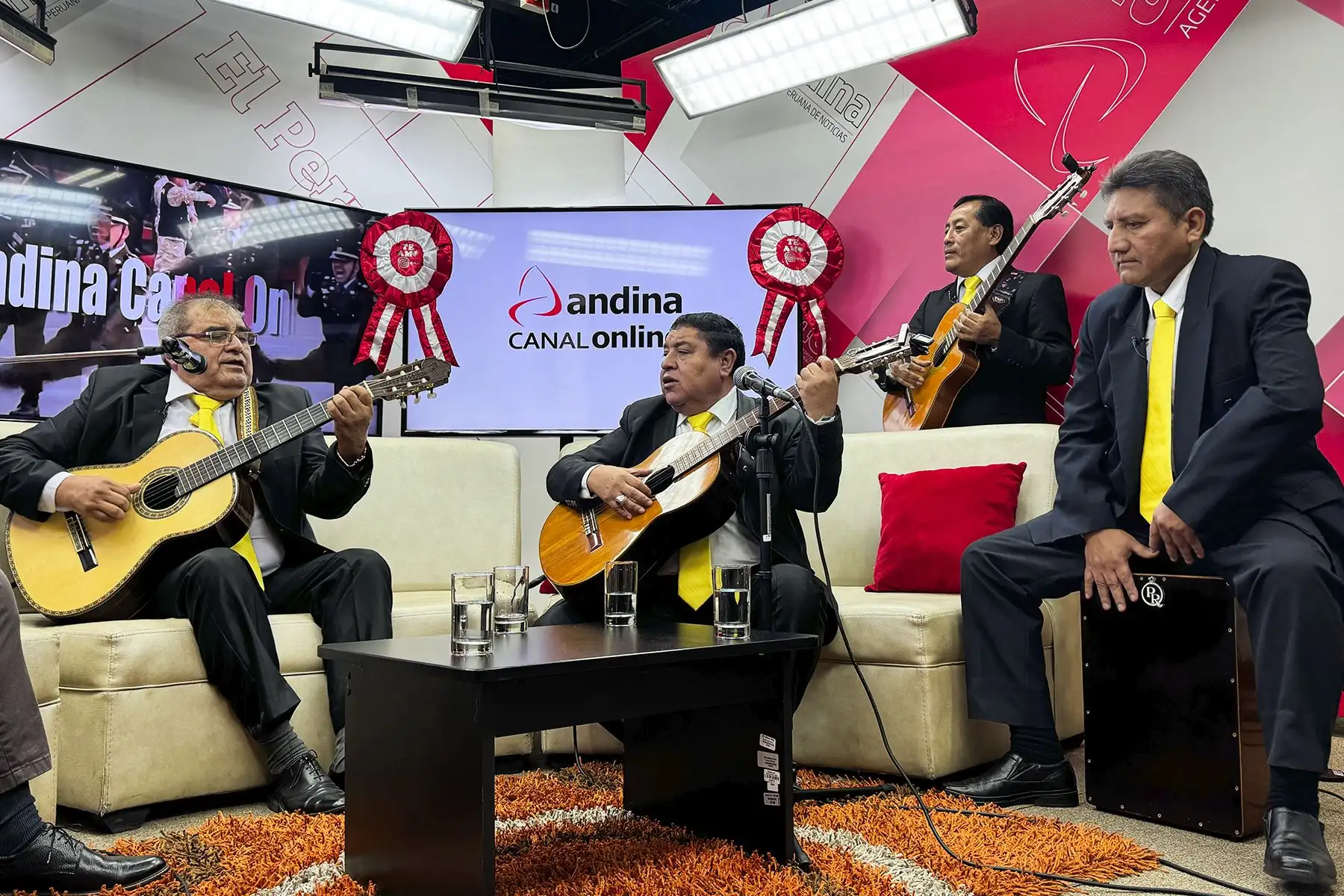 Con guitarras, voces y peruanidad, Andina Canal Online recibió la visita de Los Embajadores Criollos, emblemático conjunto que nos regaló un repertorio lleno de nostalgia, tradición y orgullo nacional. Foto: ANDINA/Braian Reyna