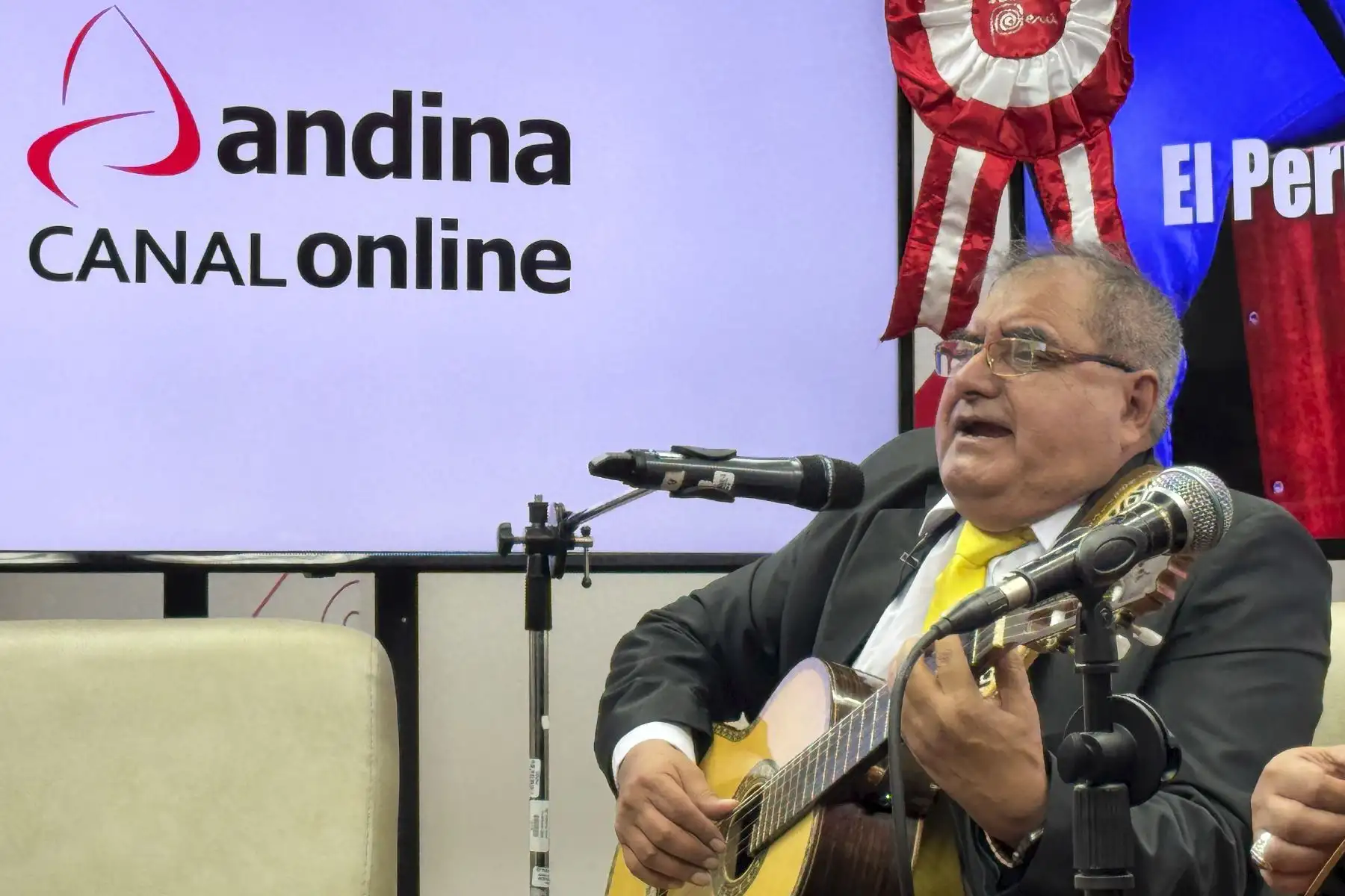 Con guitarras, voces y peruanidad, Andina Canal Online recibió la visita de Los Embajadores Criollos, emblemático conjunto que nos regaló un repertorio lleno de nostalgia, tradición y orgullo nacional. Foto: ANDINA/Braian Reyna