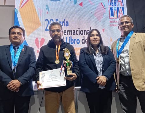FIL Lima 2025: familia de escritores presenta sus trabajos.