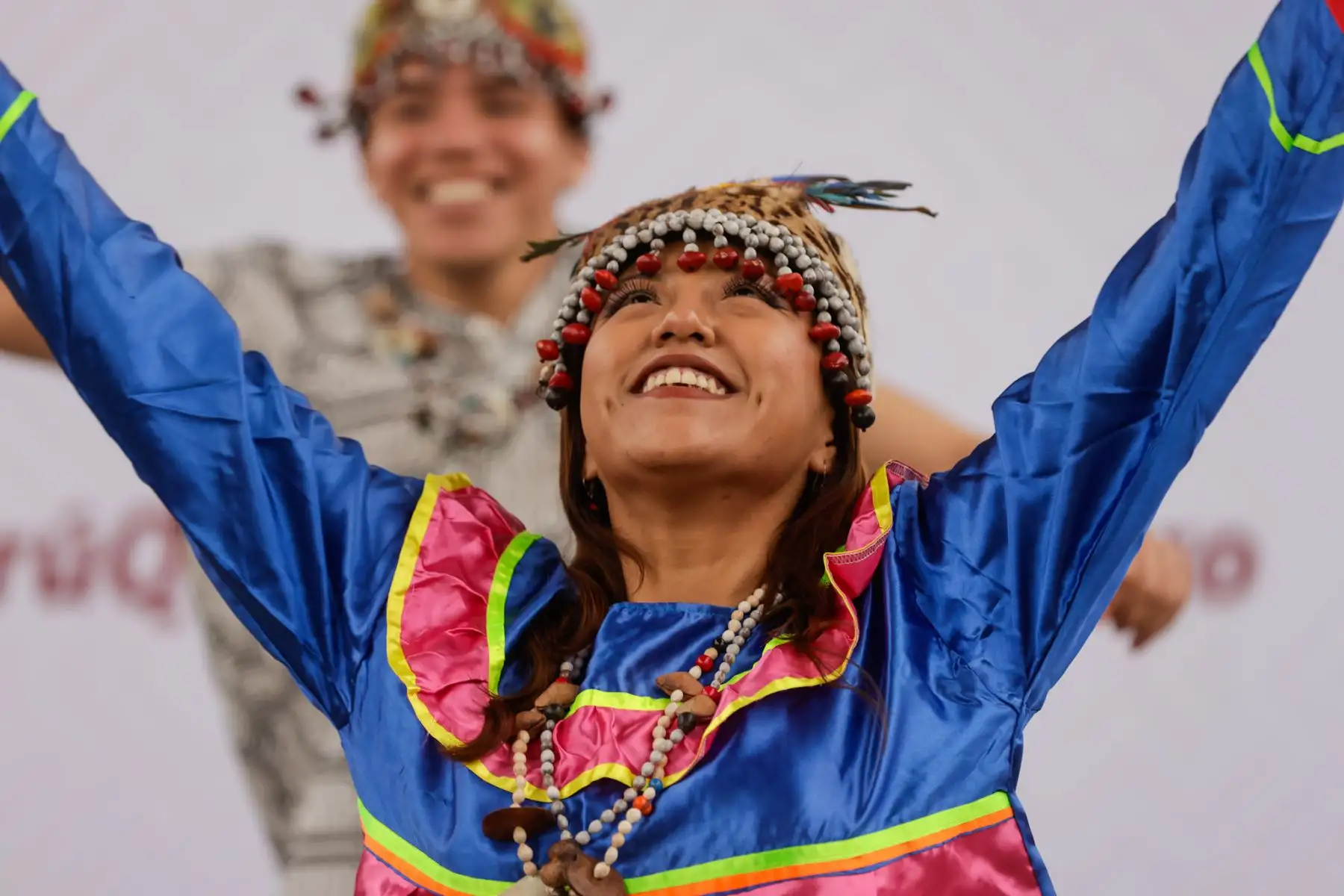 En el marco de Fiestas Patrias, la Línea 1 del Metro de Lima celebró una jornada cultural en la estación Angamos, donde los pasajeros disfrutaron de danzas típicas y dinámicas que destacaron la riqueza de nuestra identidad nacional. Esta actividad reafirmó a la Línea 1 como un eje de conexión y encuentro, recorriendo parte del Qhapaq Ñan y promoviendo la cultura en cada una de sus estaciones. Foto: ANDINA/Luis Iparraguirre