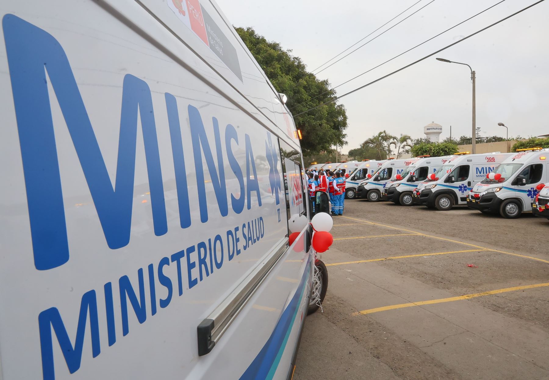 Hoy el ministro César Henry Vásquez Sánchez entregó 33 nuevas ambulancias para la ampliación de la flota del Samu. Foto: ANDINA/Difusión:MINSA
